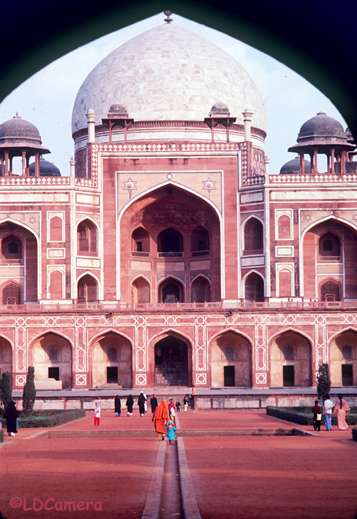 wpeF.jpg (28505 bytes)